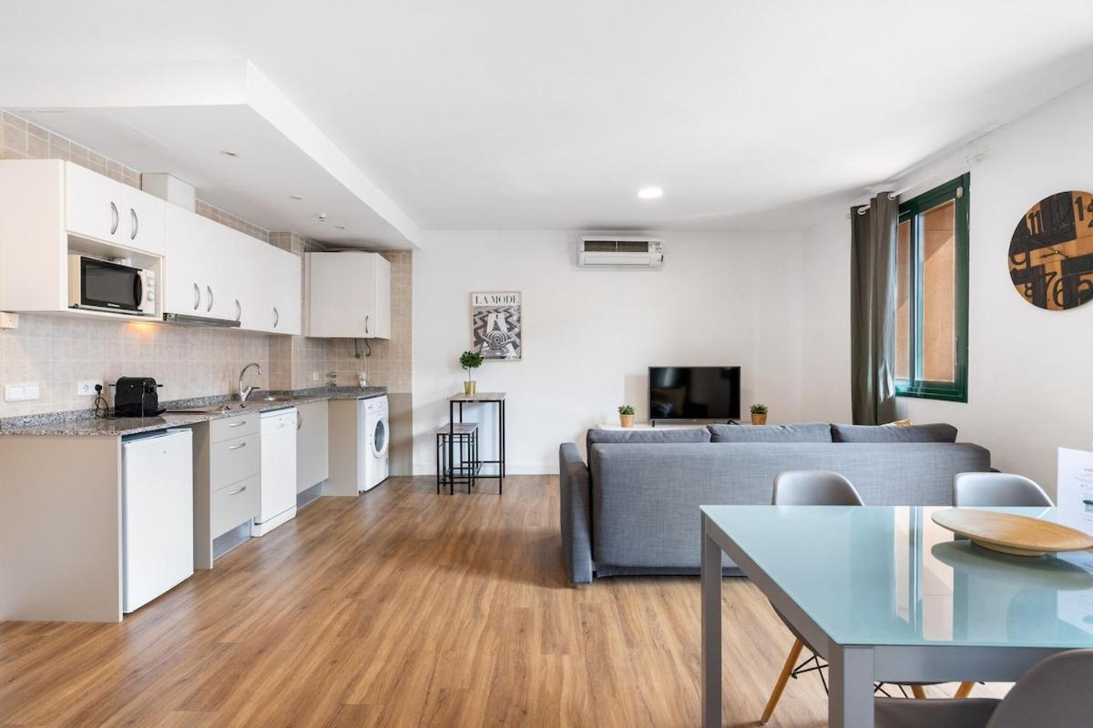 Lodging Apartments Liceu G1 บาร์เซโลนา ภายนอก รูปภาพ