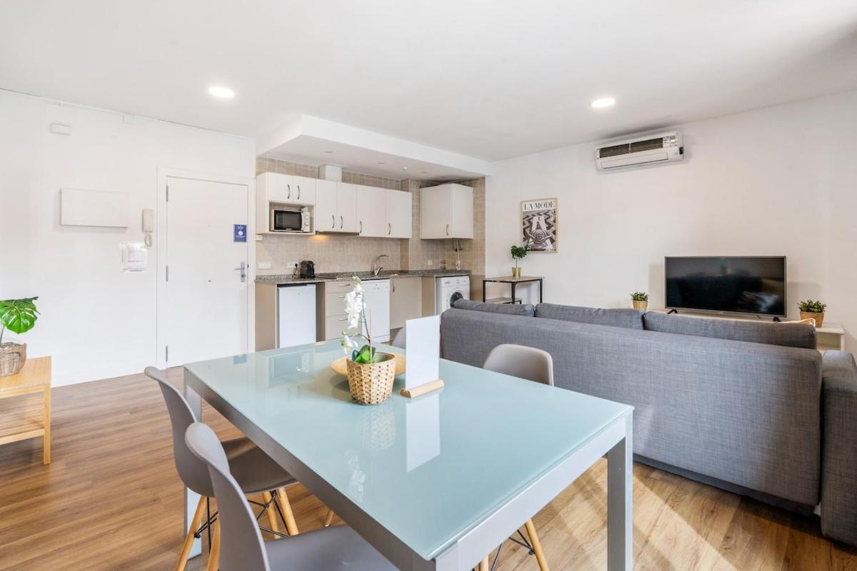 Lodging Apartments Liceu G1 บาร์เซโลนา ภายนอก รูปภาพ