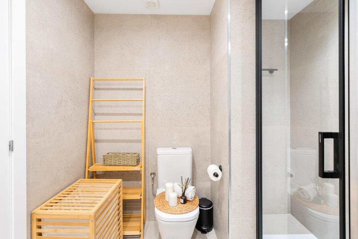Lodging Apartments Liceu G1 บาร์เซโลนา ภายนอก รูปภาพ