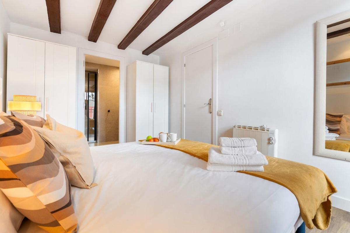 Lodging Apartments Liceu G1 บาร์เซโลนา ภายนอก รูปภาพ